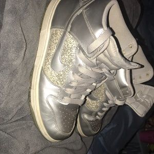 Nike women’s silver sequin sneaker